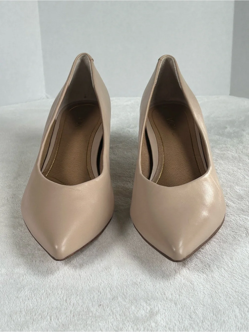 Vionic Josie Classic Pointed-Toe Kitten Heels Pumps Nude/Beige Women’s Size 7.5